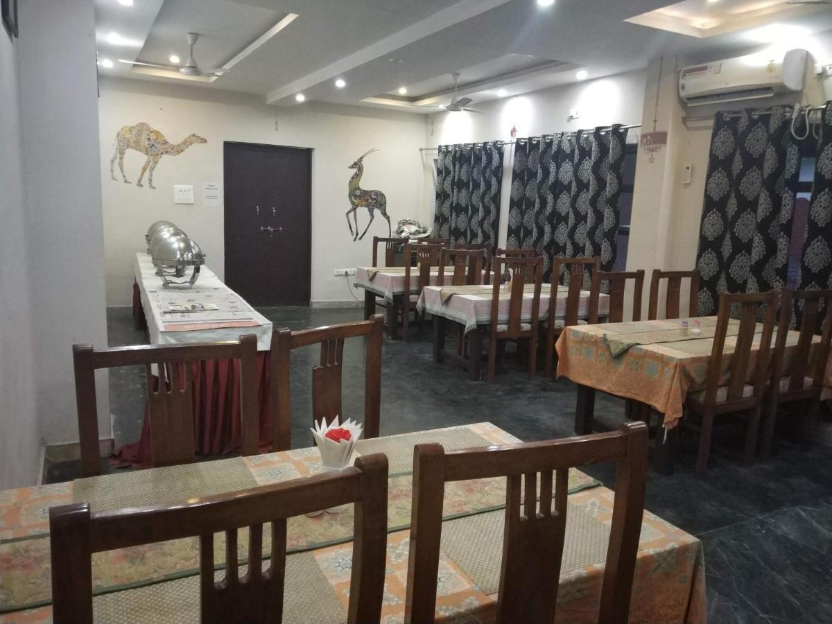 منتجعات سواراج بهاراتبور المظهر الخارجي الصورة