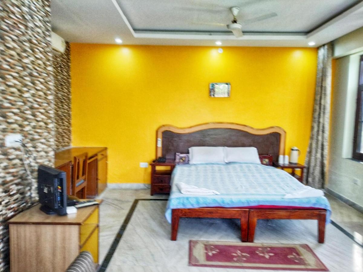 منتجعات سواراج بهاراتبور المظهر الخارجي الصورة