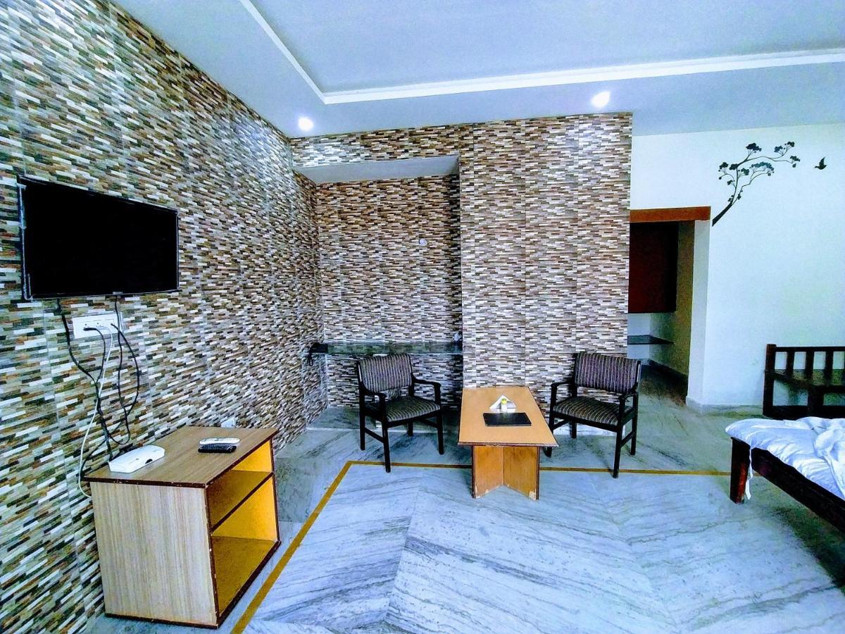 منتجعات سواراج بهاراتبور المظهر الخارجي الصورة